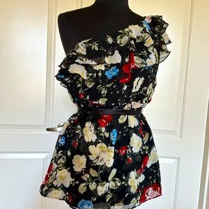 Torrid on shoulder blouse with black satin ribbon. Size 1